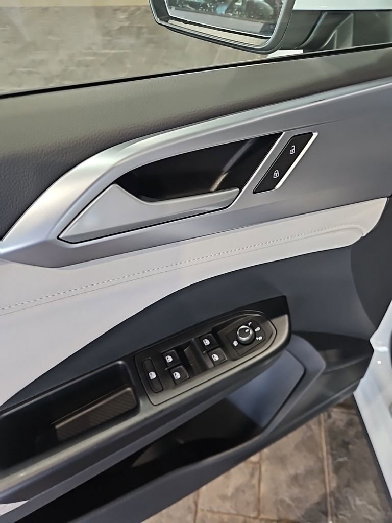 New 2026 Volkswagen Taos SE image 26