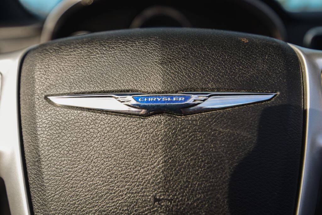 Used 2012 Chrysler 200 Touring FWD image 16
