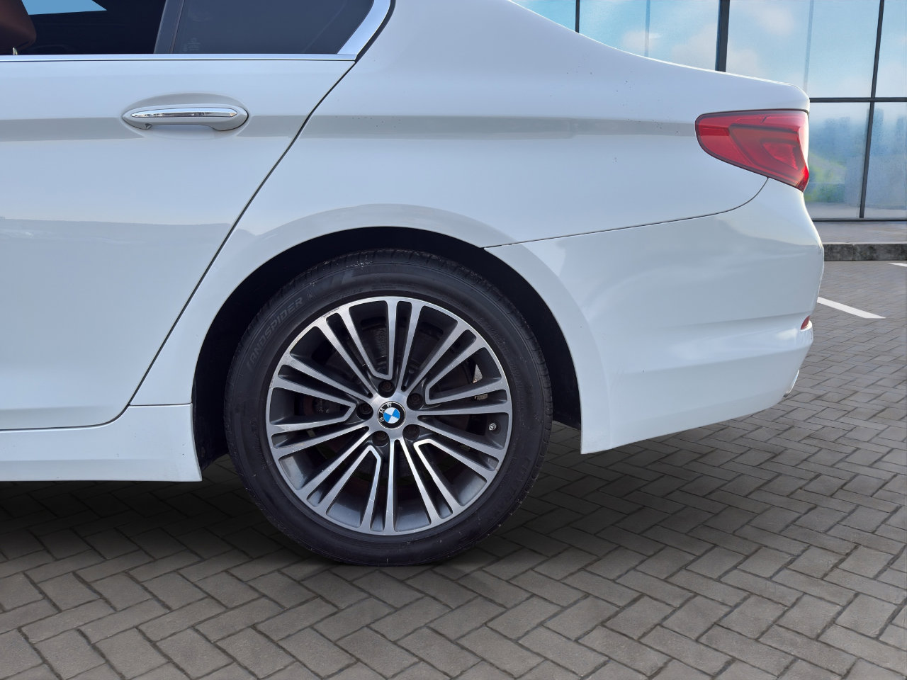 Used 2018 BMW 540i xDrive w/ Premium Package image 23