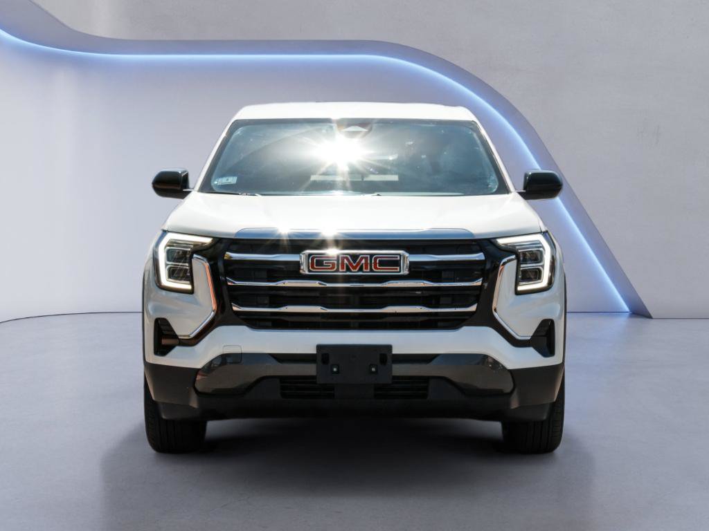 Used 2025 GMC Terrain Elevation AWD/4WD image 2