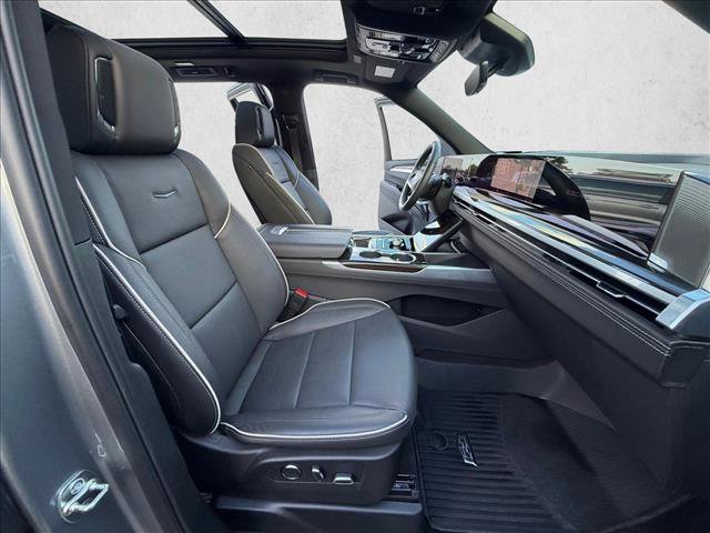 Used 2026 Cadillac Escalade Luxury w/ LPO, Floor Liner Package AWD/4WD image 24