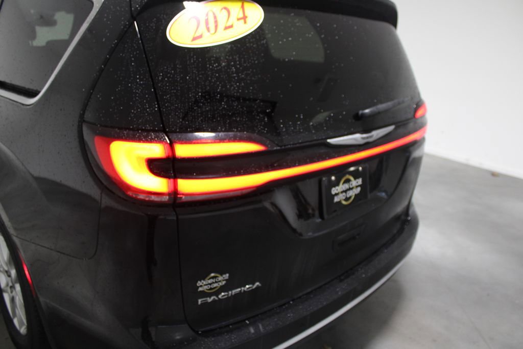 Used 2024 Chrysler Pacifica Touring-L image 49