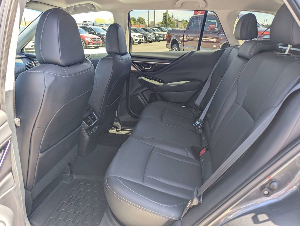 Used 2021 Subaru Outback Limited image 13