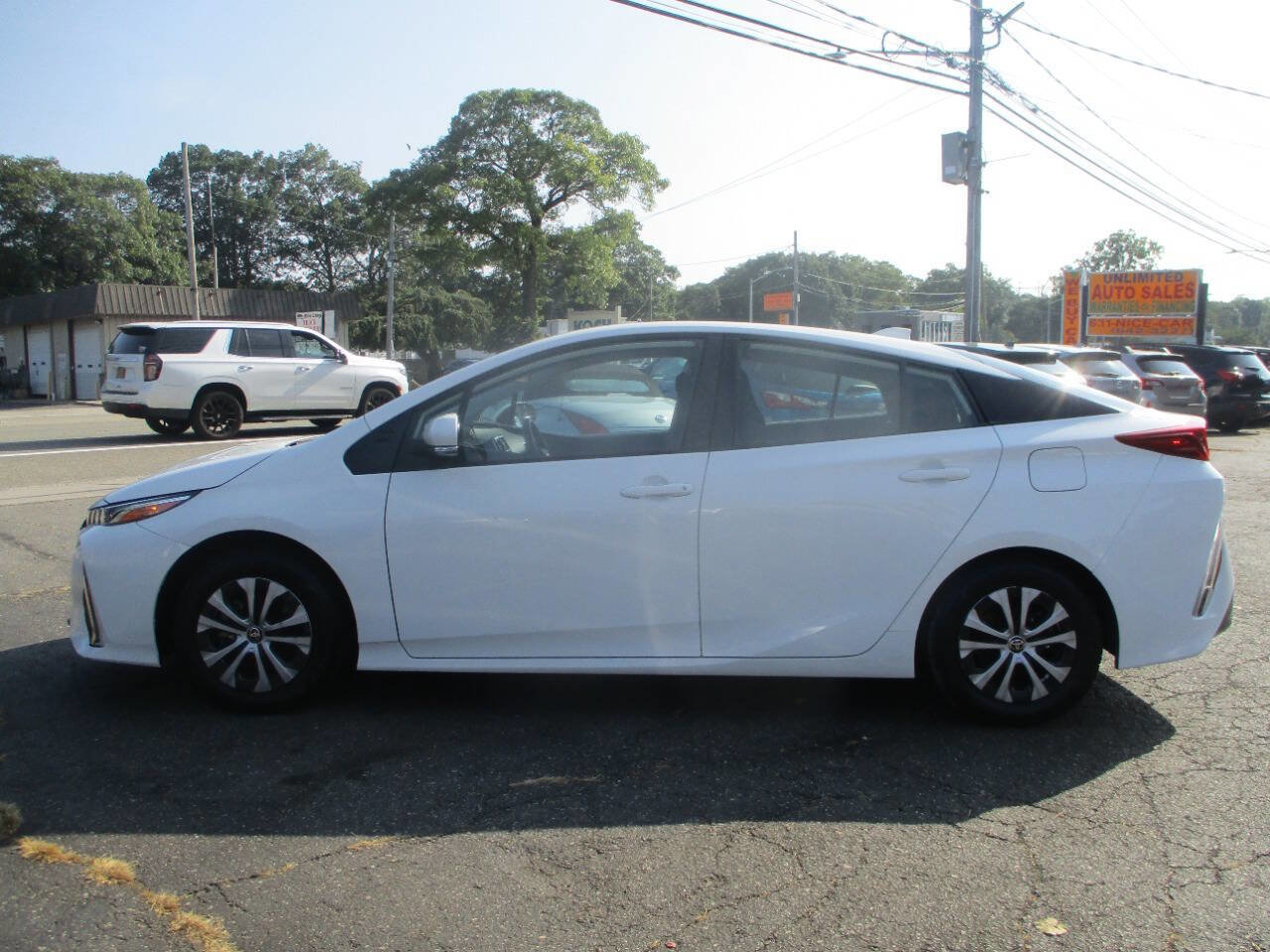 Used 2021 Toyota Prius Prime LE FWD image 4