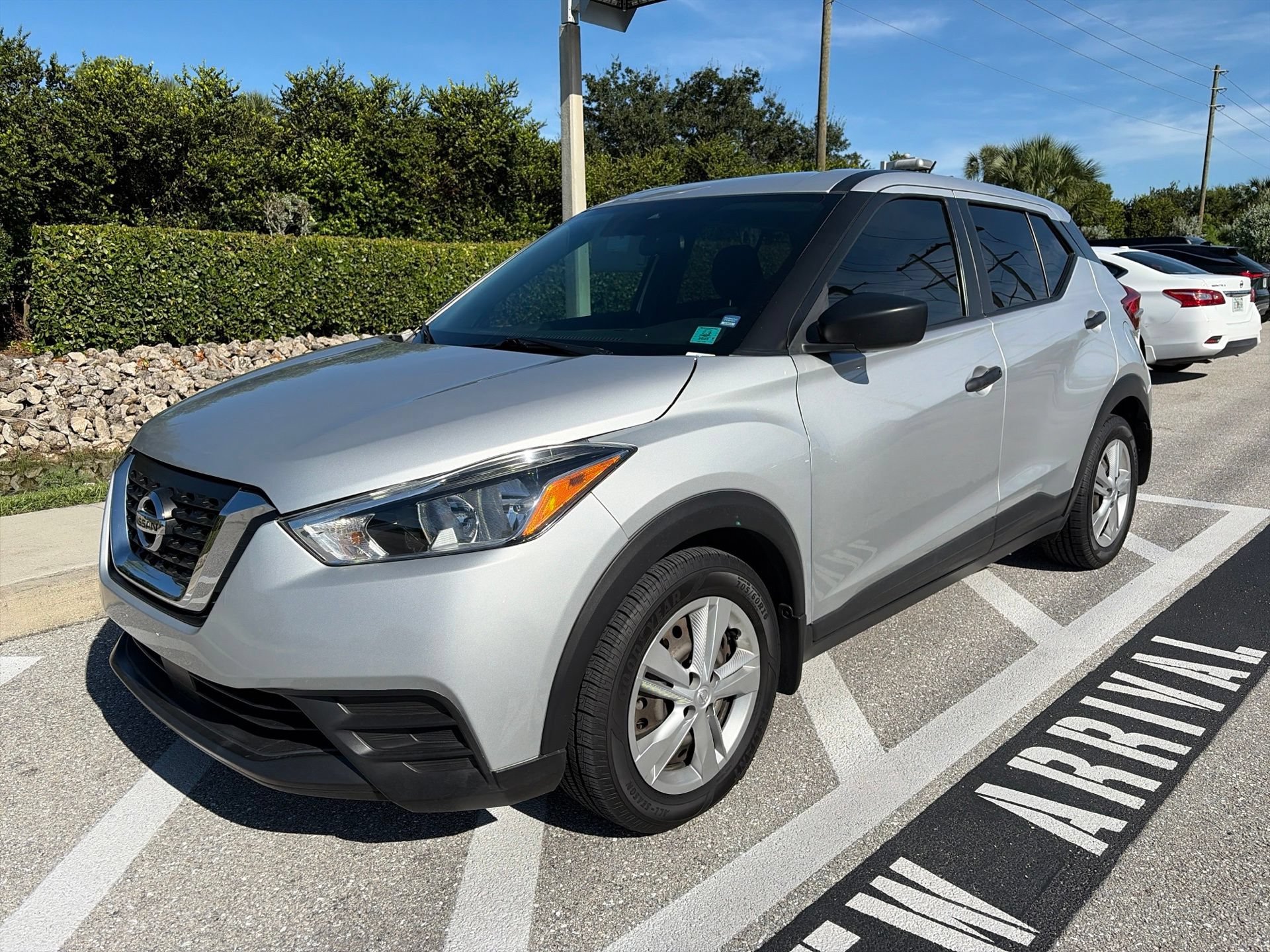 Used 2020 Nissan Kicks S FWD image 1