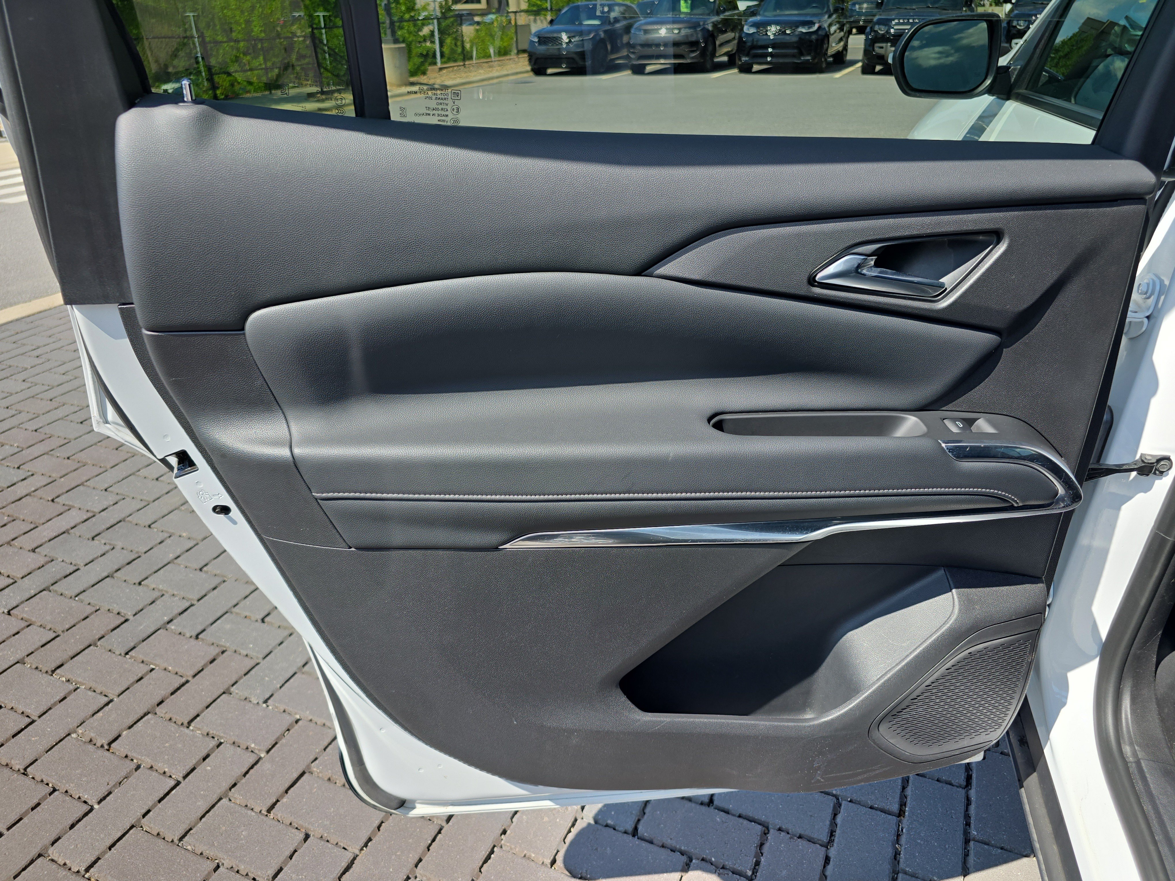 Used 2025 Chevrolet Traverse LT FWD image 13