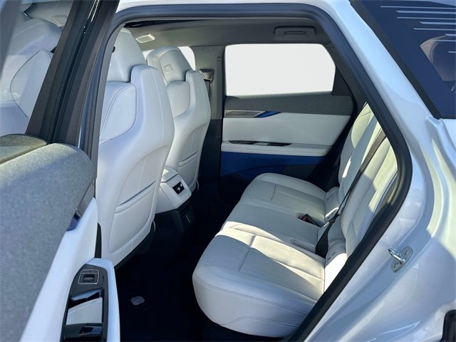 Used 2025 Cadillac Optiq Luxury 2 image 17