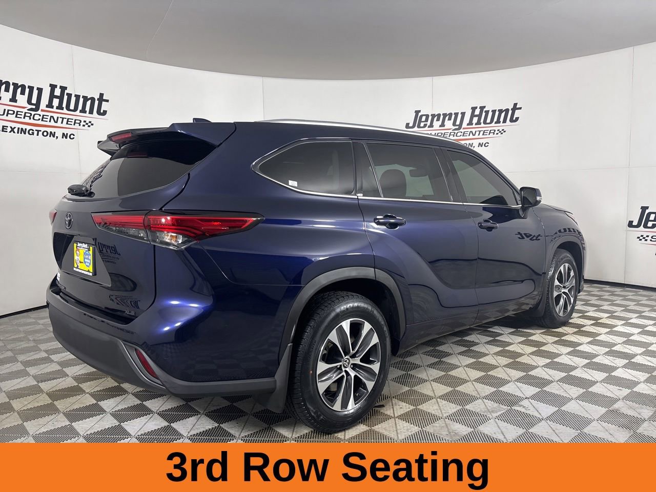 Used 2021 Toyota Highlander XLE FWD image 6