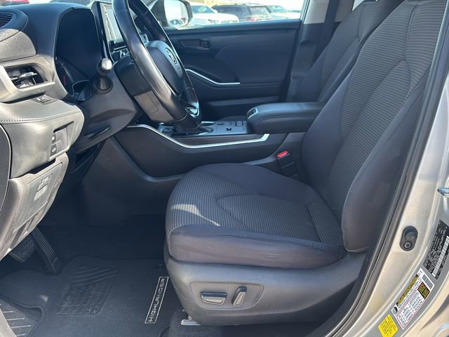 Used 2020 Toyota Highlander LE image 22
