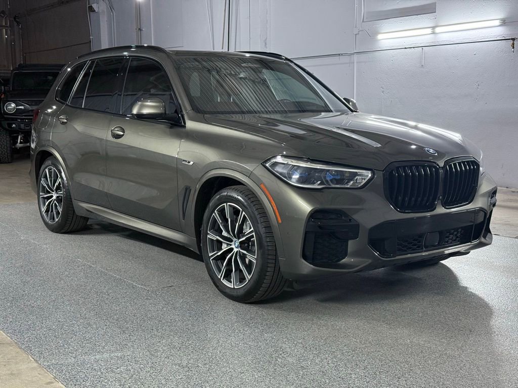 Used 2022 BMW X5 xDrive45e w/ M Sport Package image 3