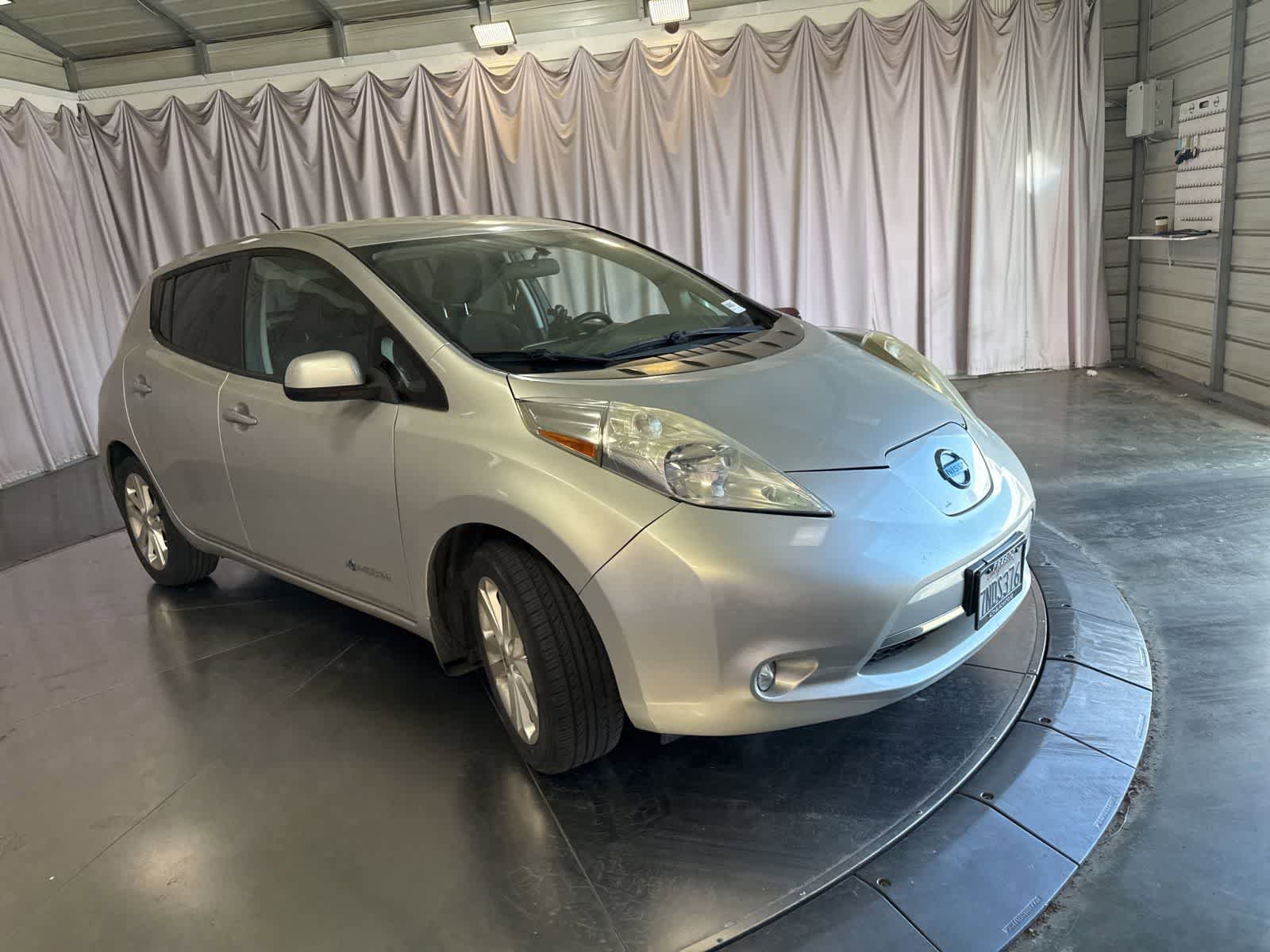 Used 2015 Nissan Leaf S FWD image 2
