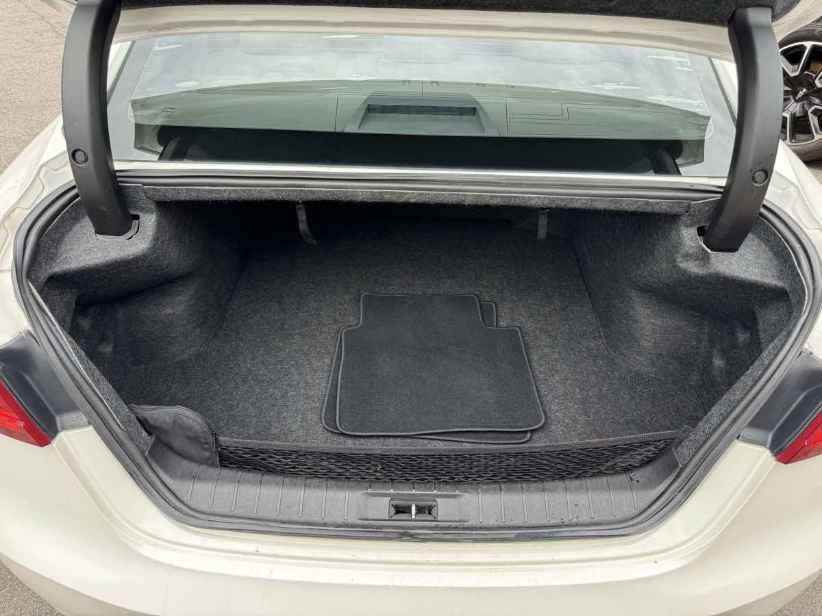 Used 2016 Nissan Maxima Platinum w/ Interior Lighting Package FWD image 46