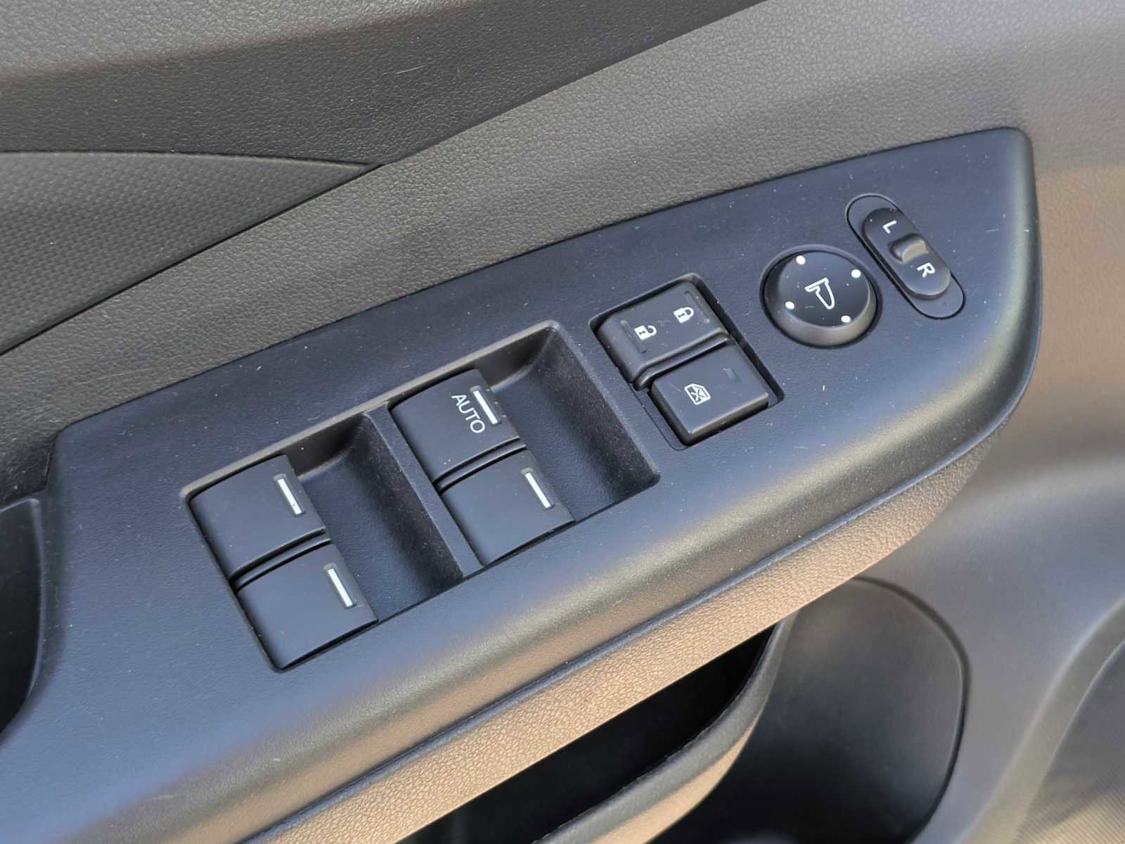 Used 2016 Honda CR-V LX image 18