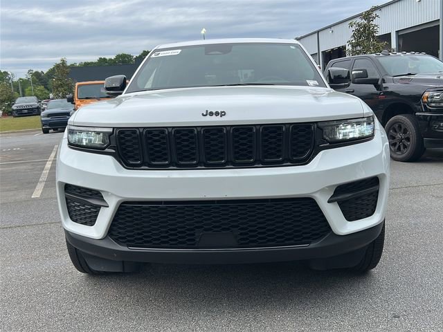 Used 2023 Jeep Grand Cherokee Altitude AWD/4WD image 2