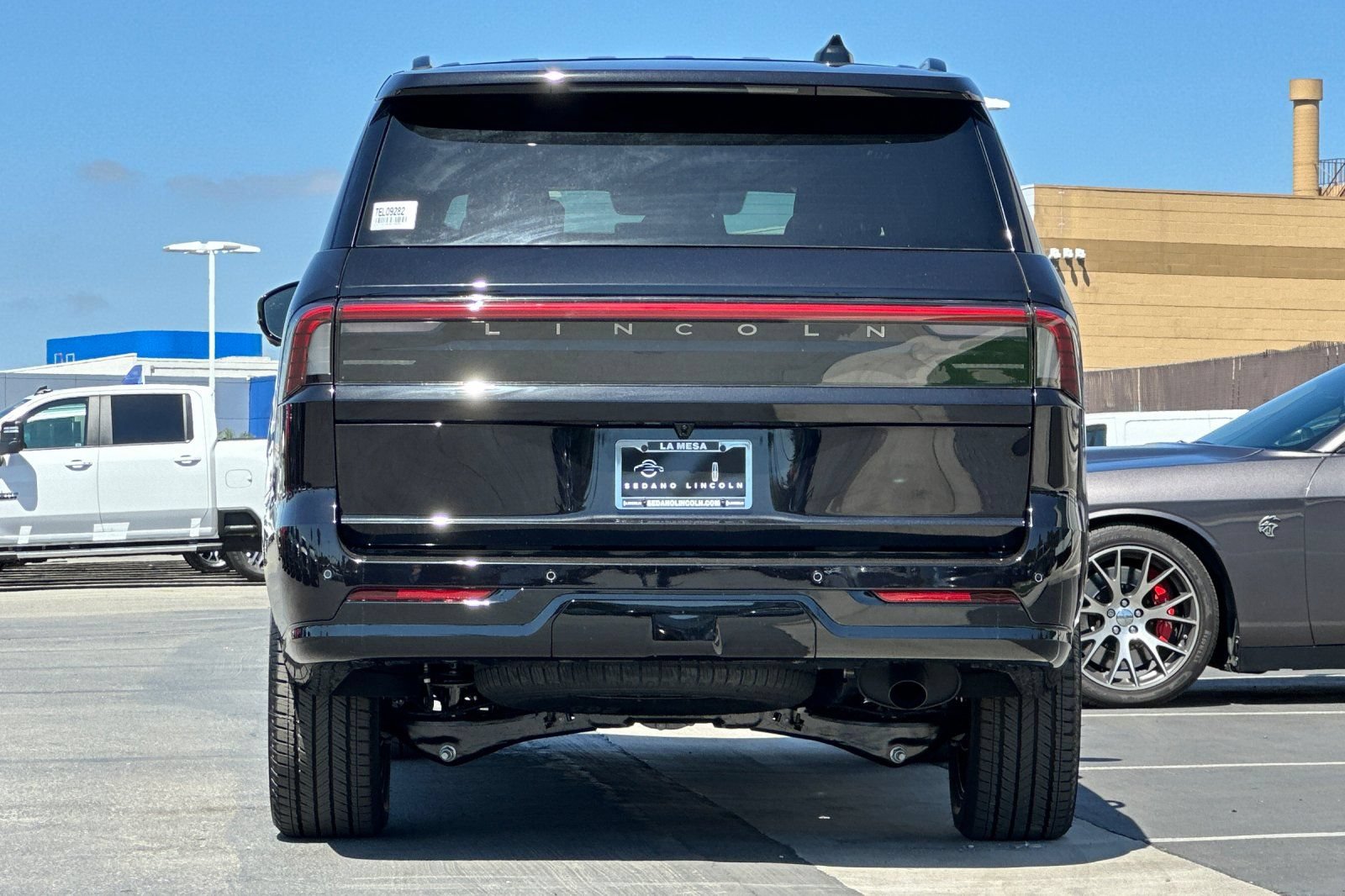 New 2026 Lincoln Navigator Reserve w/ Jet Appearance Package AWD/4WD image 4
