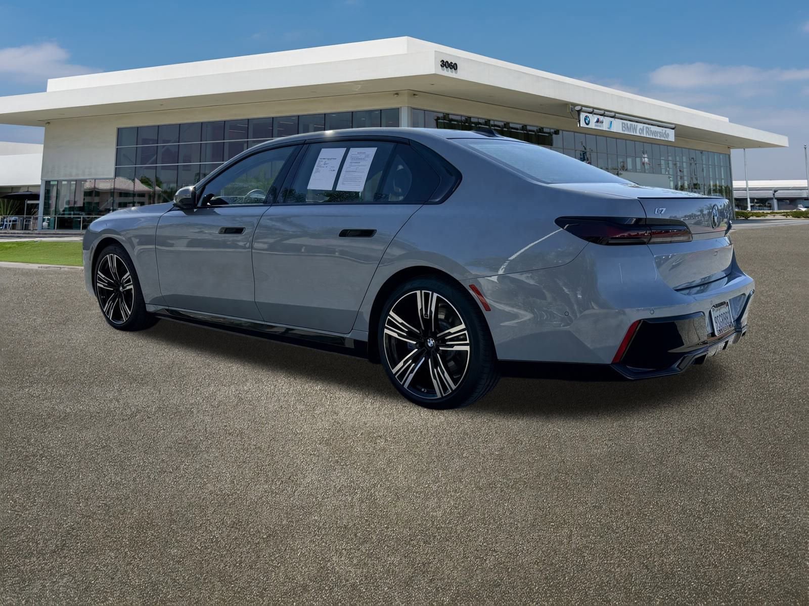 Used 2025 BMW i7 eDrive50 w/ M Sport Package image 7