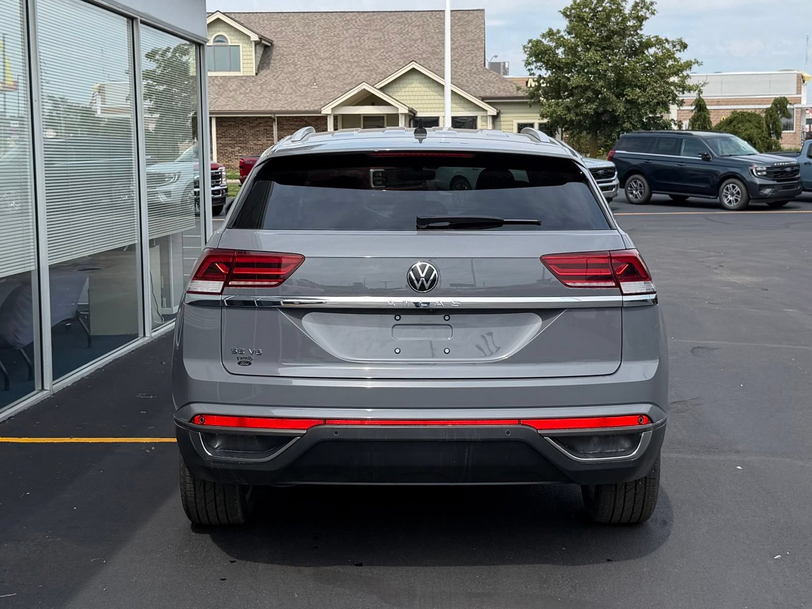 Used 2021 Volkswagen Atlas Cross Sport SE FWD image 6