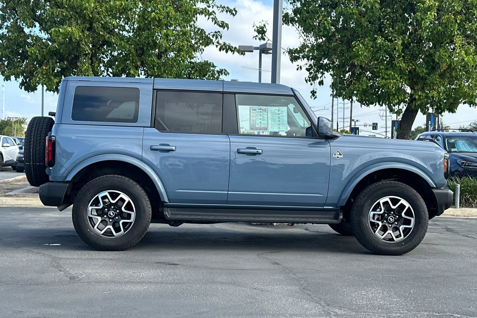 Used 2025 Ford Bronco Outer Banks image 3