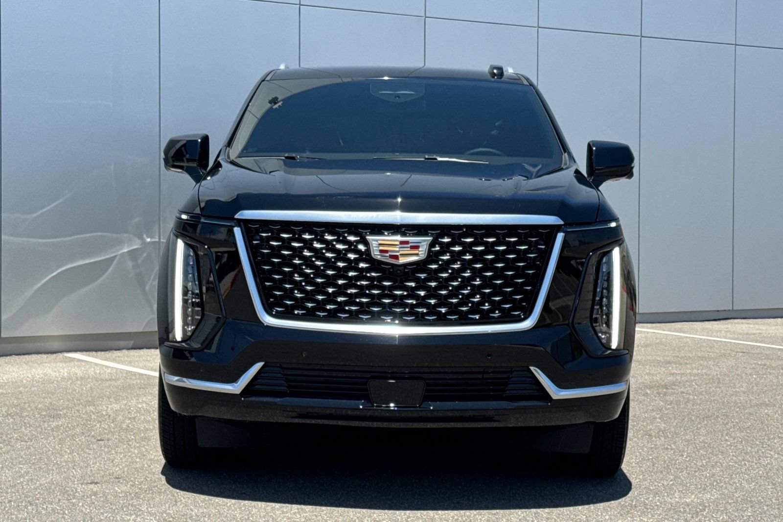 Used 2025 Cadillac Escalade ESV Luxury AWD/4WD image 8