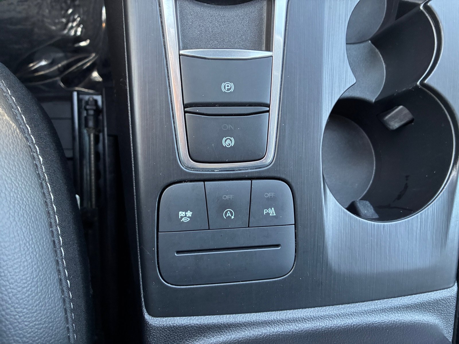 Certified 2022 Ford Escape Titanium image 27