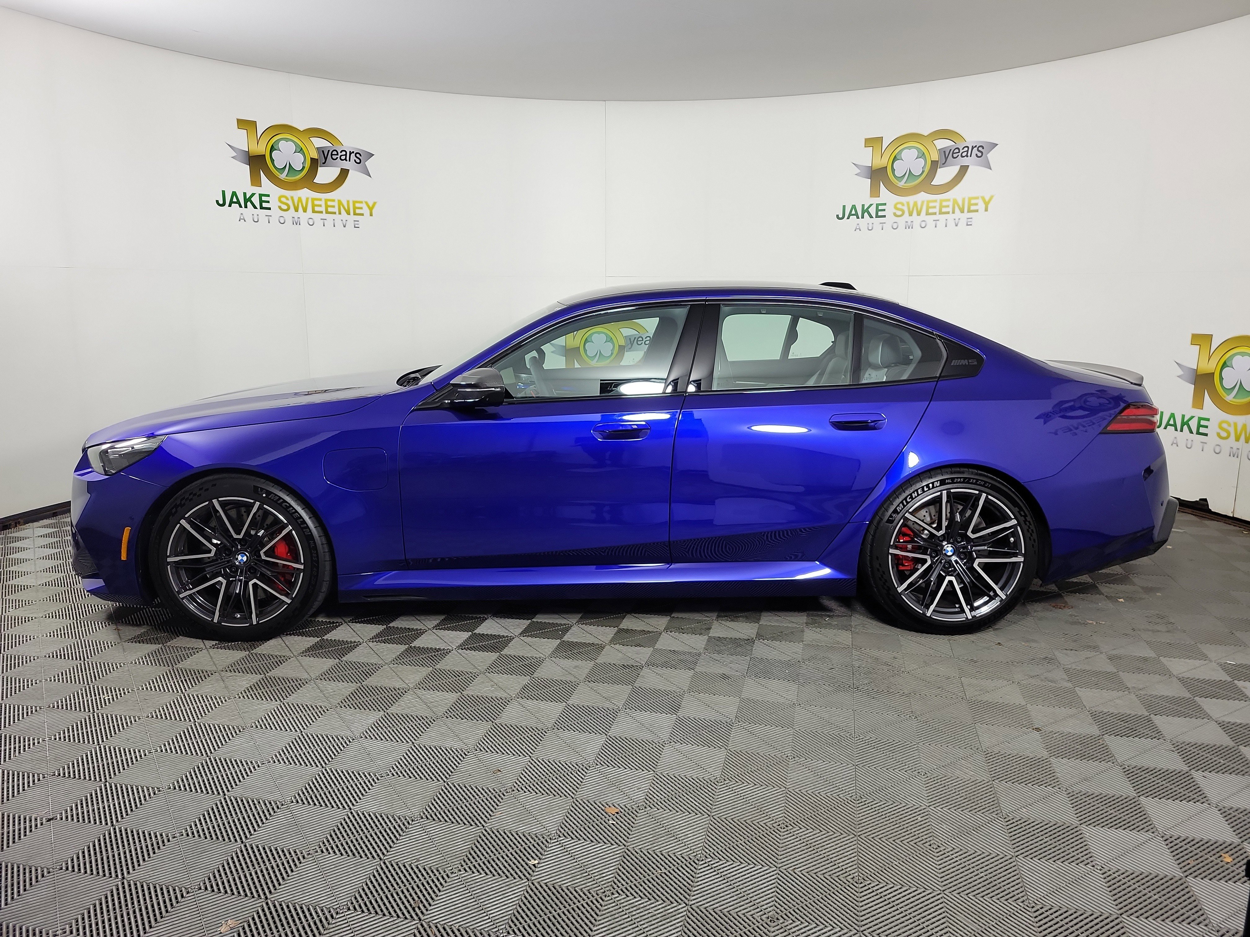 New 2026 BMW M5 w/ Carbon Package AWD/4WD image 4