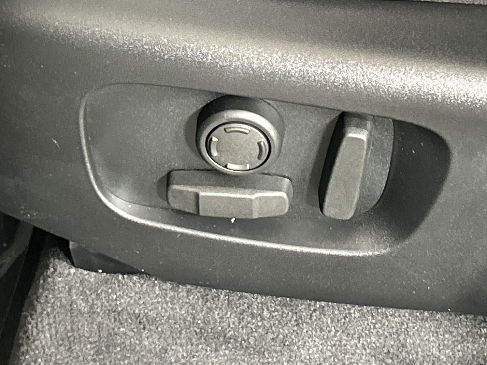 Certified 2026 Land Rover Range Rover Velar Dynamic SE image 24