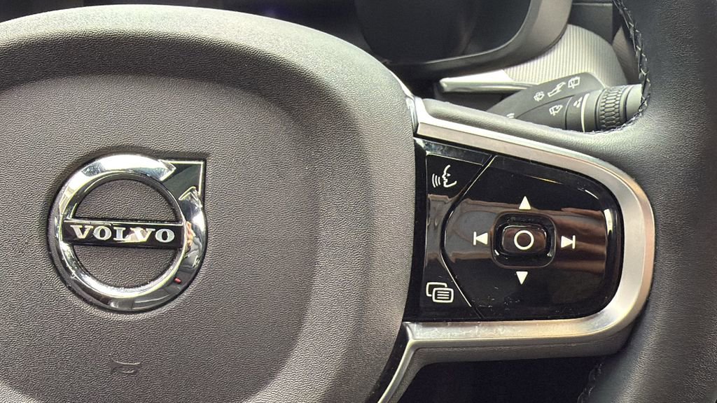 Certified 2024 Volvo XC60 B5 Ultimate w/ Climate Package image 11