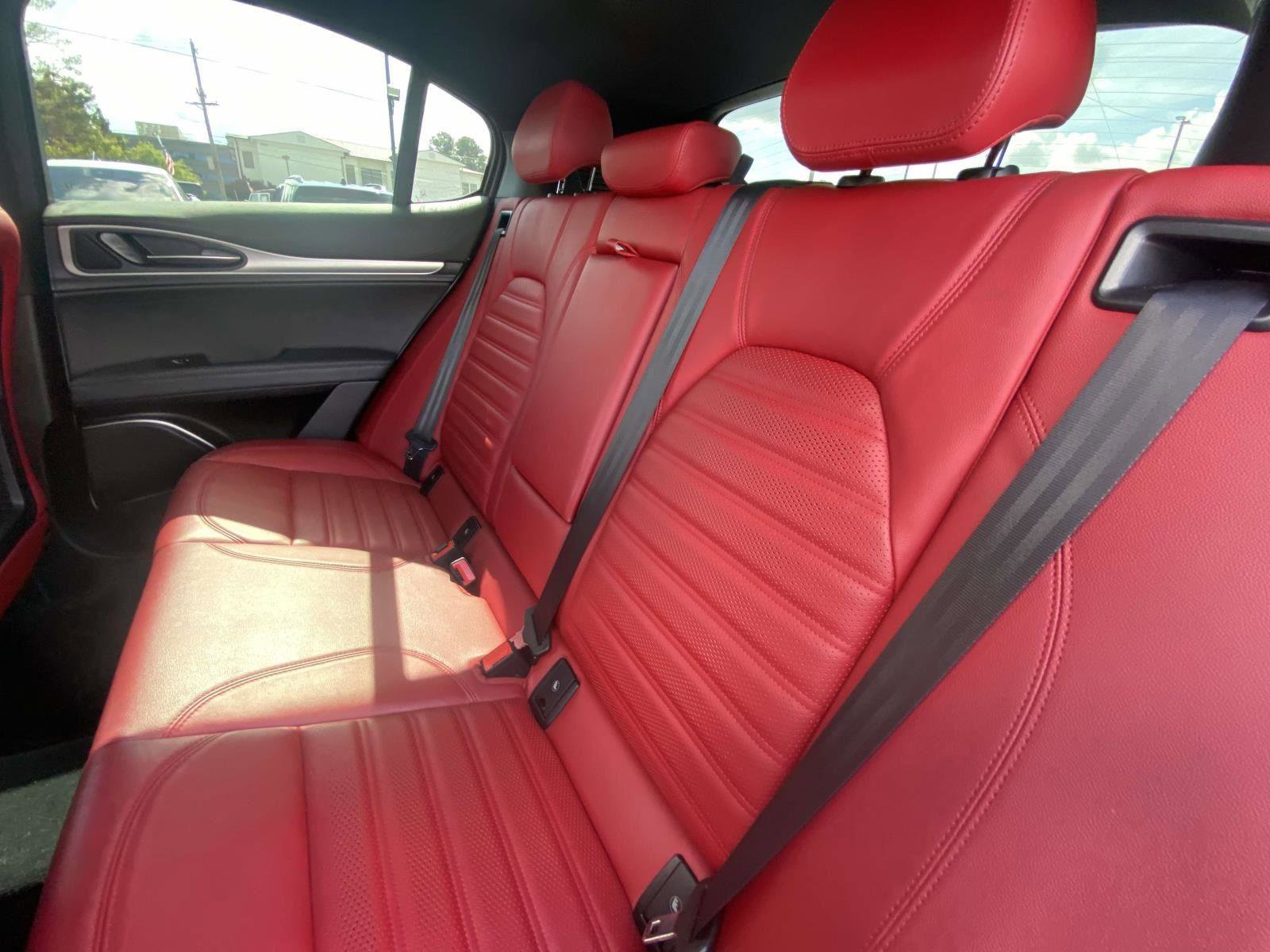 Used 2022 Alfa Romeo Stelvio Veloce image 18