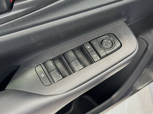 New 2025 Toyota Prius Plug-In Hybrid FWD image 17