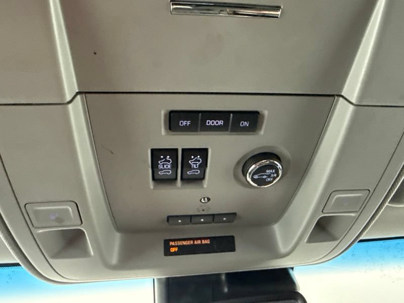 Used 2019 Chevrolet Suburban Premier AWD/4WD image 39