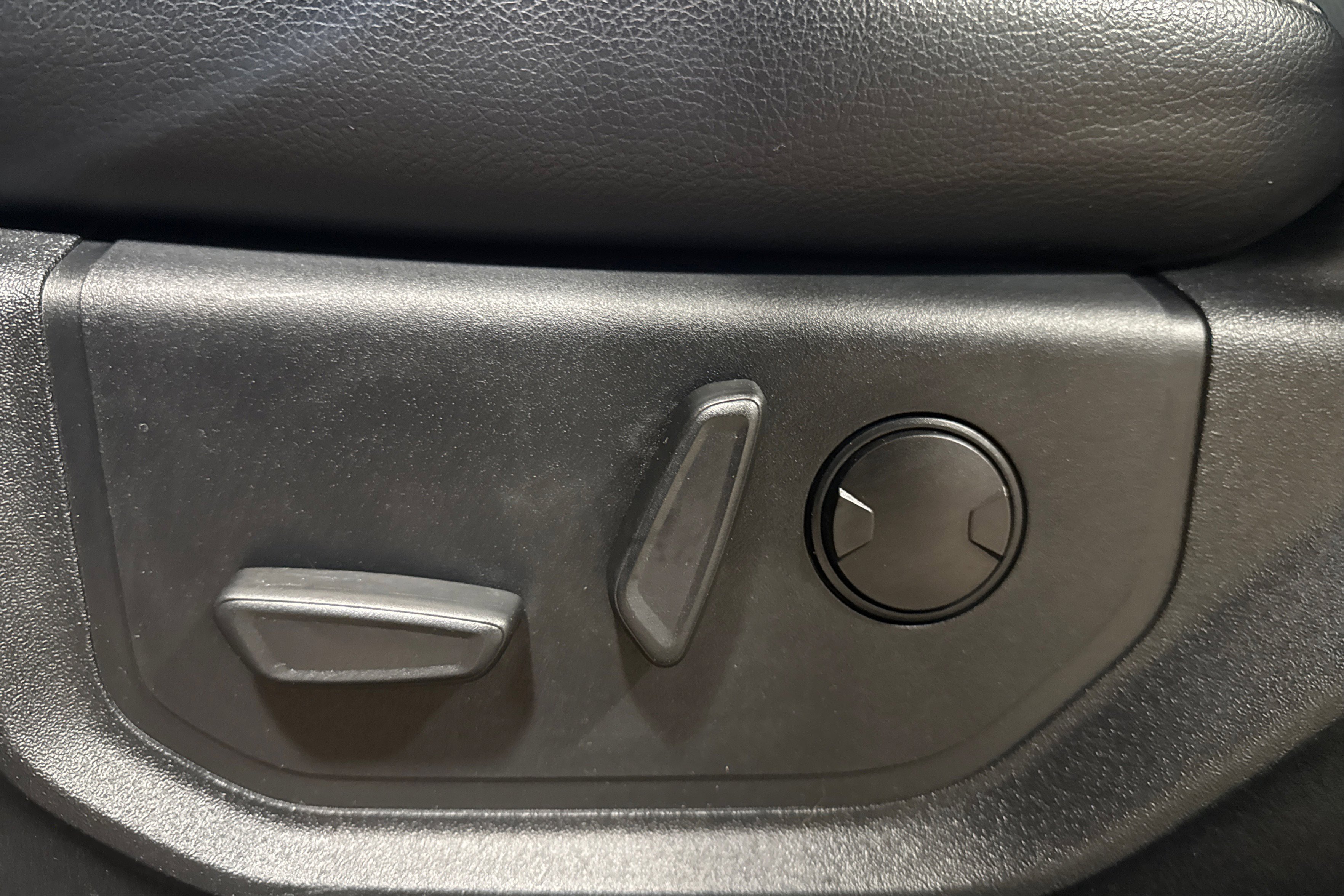 Used 2020 Ford F150 Lariat w/ Equipment Group 502A Luxury image 20