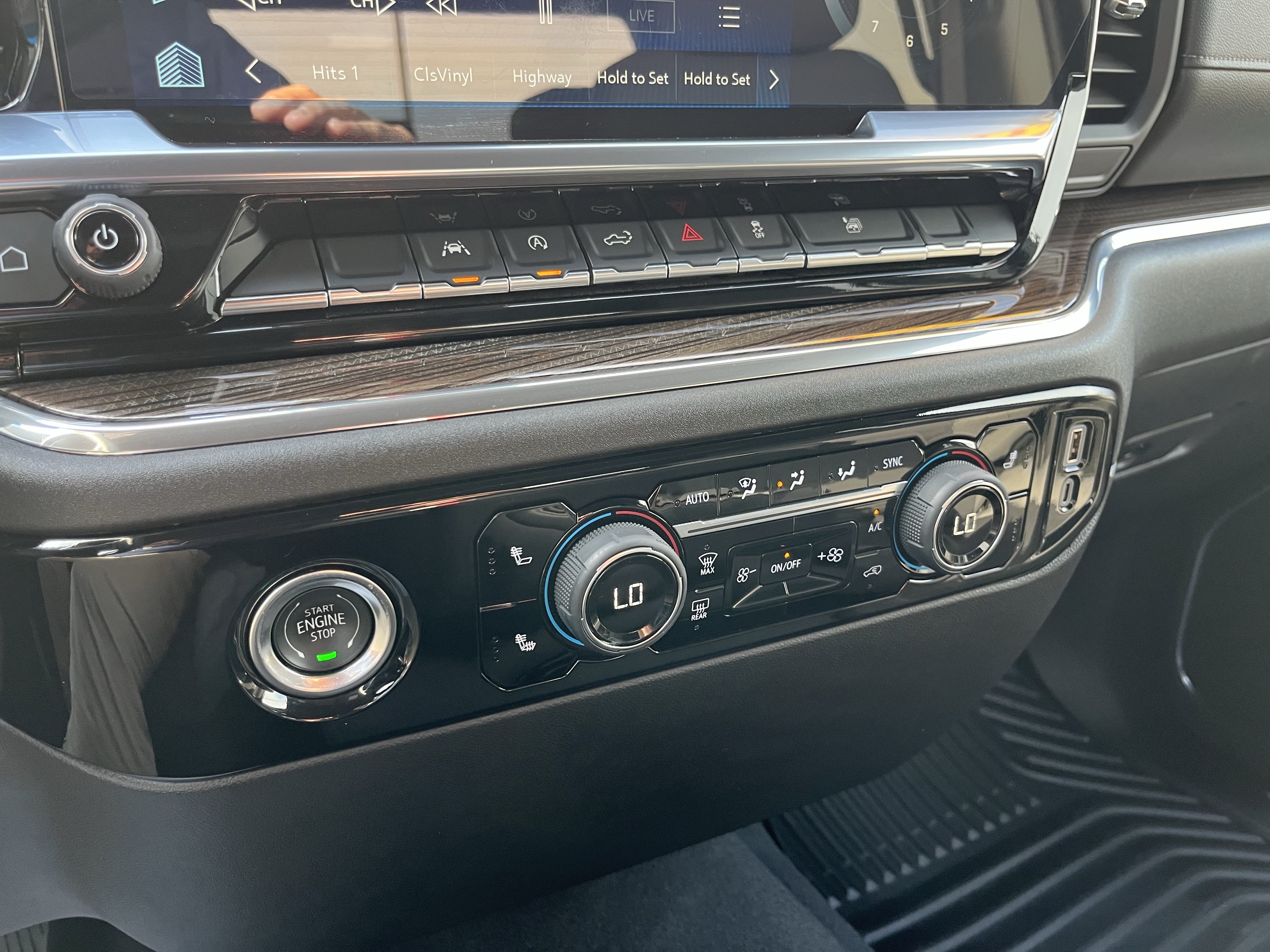 Used 2024 Chevrolet Silverado 1500 LT AWD/4WD image 6