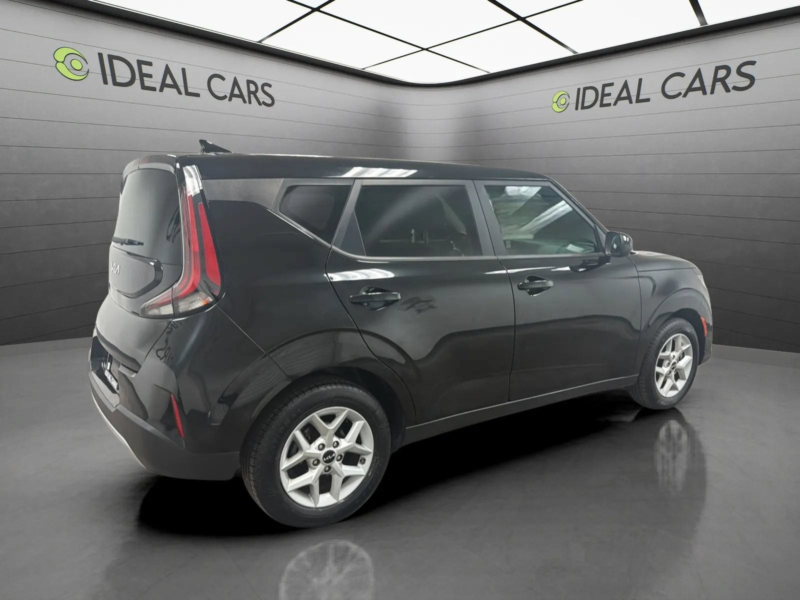 Used 2023 Kia Soul LX w/ LX Technology Package FWD image 5