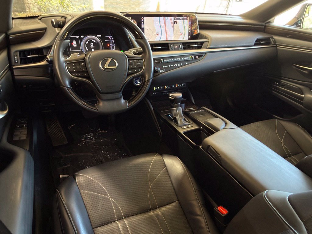 Used 2019 Lexus ES 300h w/ Accessory Package FWD image 13