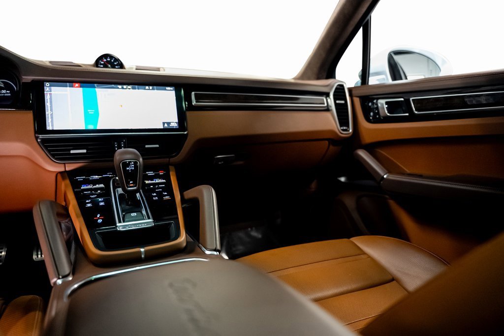 Used 2021 Porsche Cayenne Turbo image 36