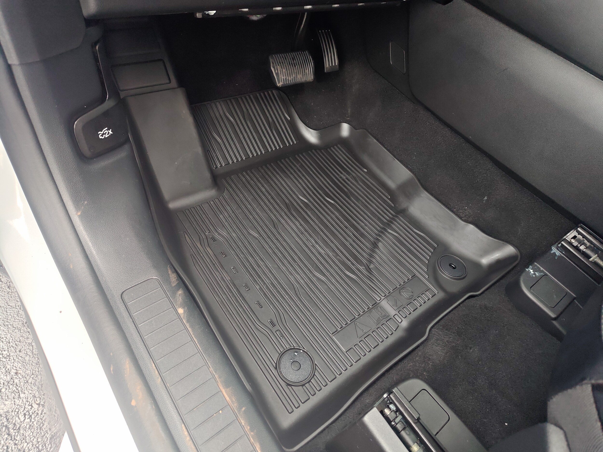 Used 2025 Ford Escape ST-Line w/ Tech Pack #1 AWD/4WD image 19