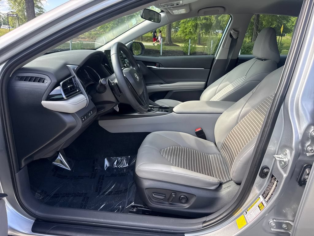 Used 2022 Toyota Camry SE FWD image 12