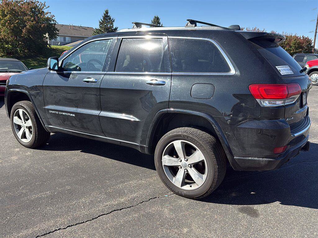 Used 2016 Jeep Grand Cherokee Overland w/ Advanced Technology Group AWD/4WD image 3