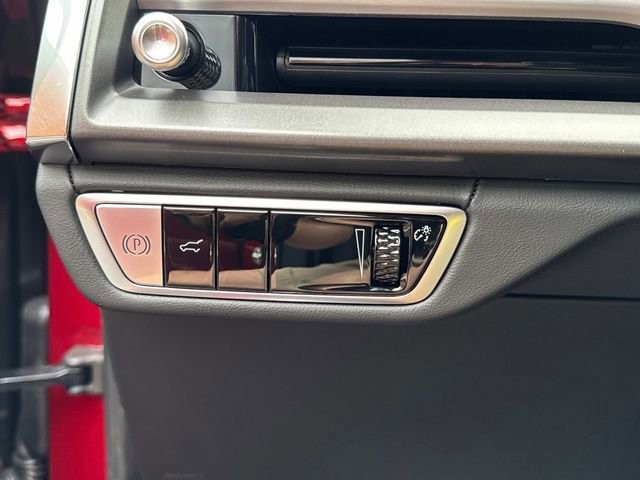 New 2026 Cadillac Vistiq Luxury w/ LPO, Floor Liner Package image 33