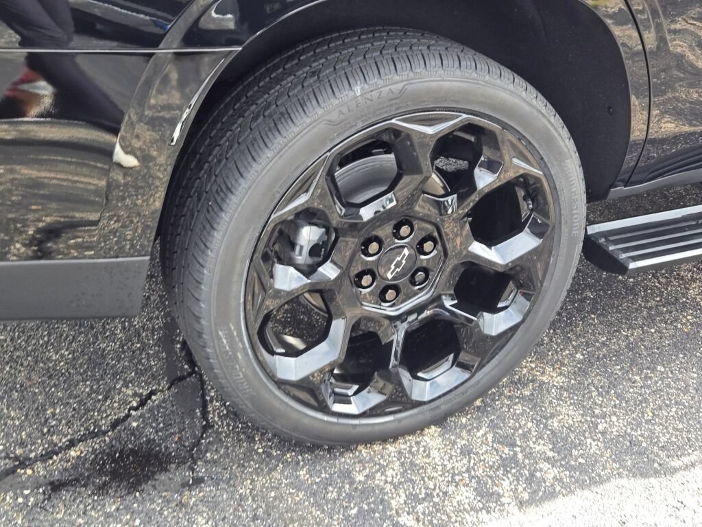 New 2026 Chevrolet Tahoe High Country AWD/4WD image 13