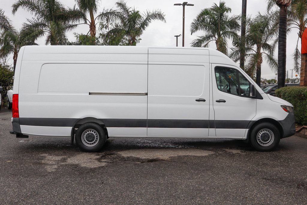 Used 2021 Mercedes-Benz Sprinter 2500 image 10