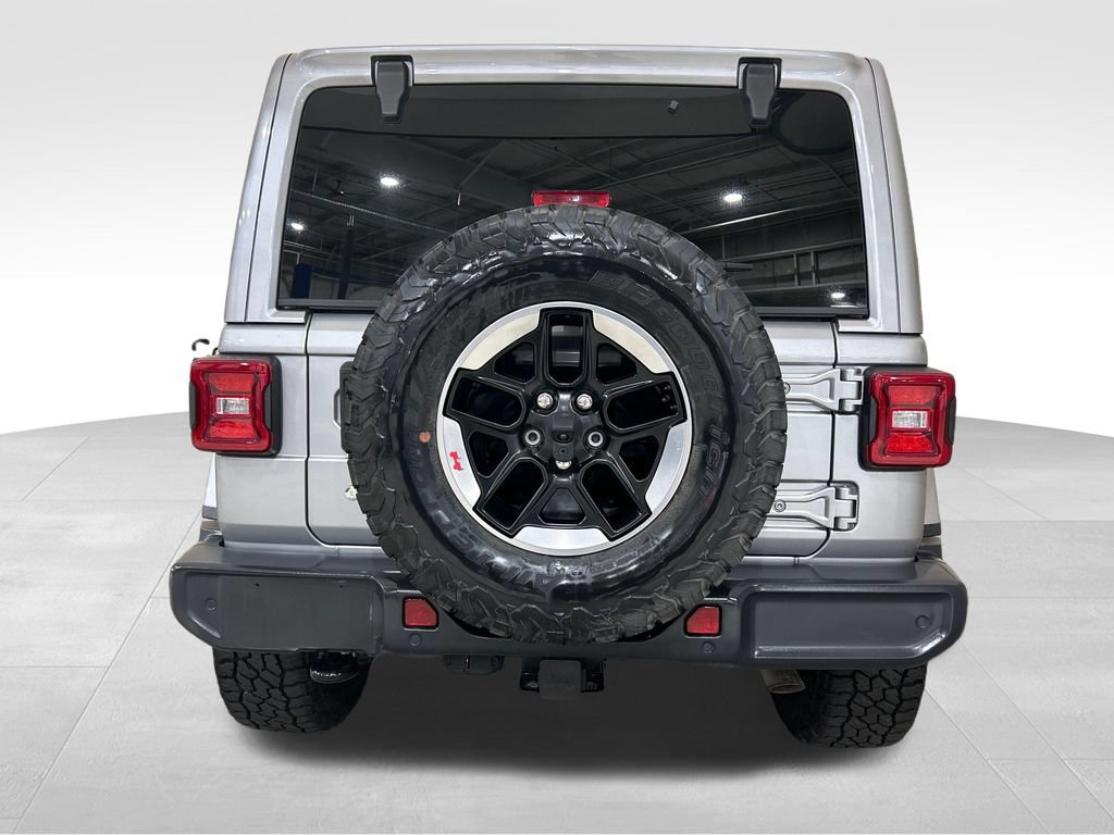 Used 2018 Jeep Wrangler Unlimited Sahara AWD/4WD image 4