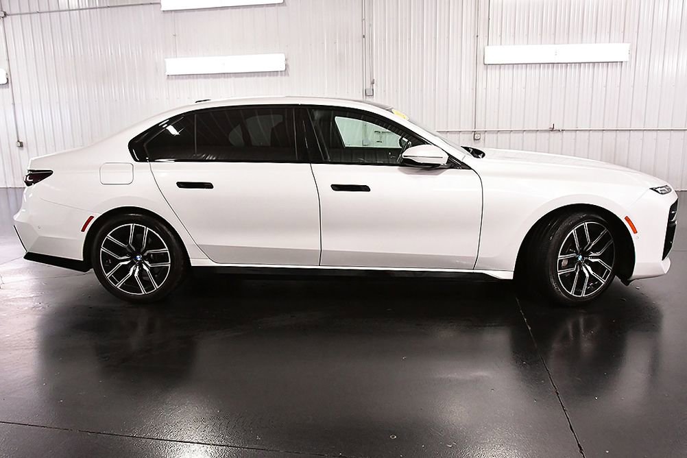Used 2024 BMW 740i xDrive AWD/4WD image 8