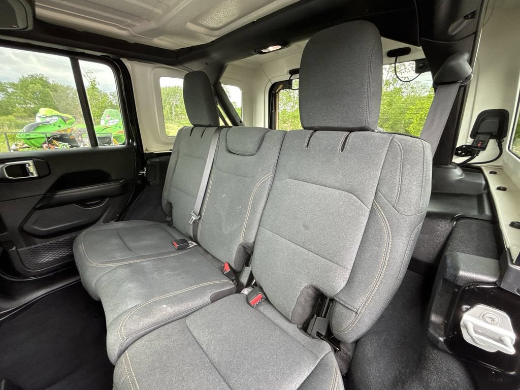 Used 2024 Jeep Wrangler Unlimited Sahara AWD/4WD image 26