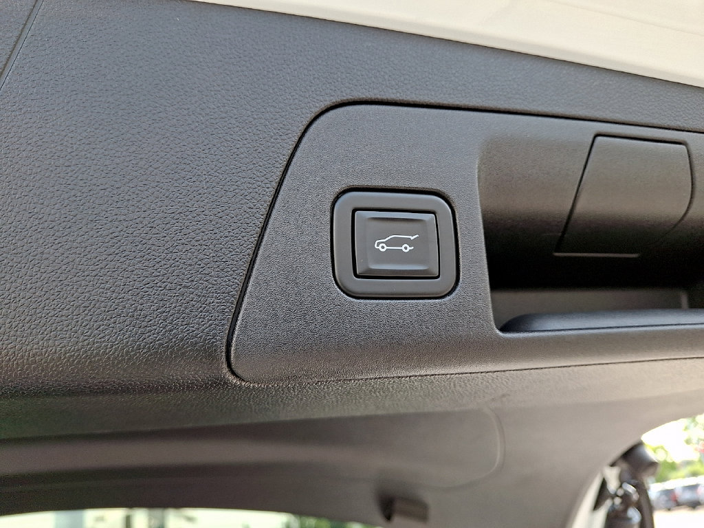 Used 2021 Buick Envision Avenir AWD/4WD image 30