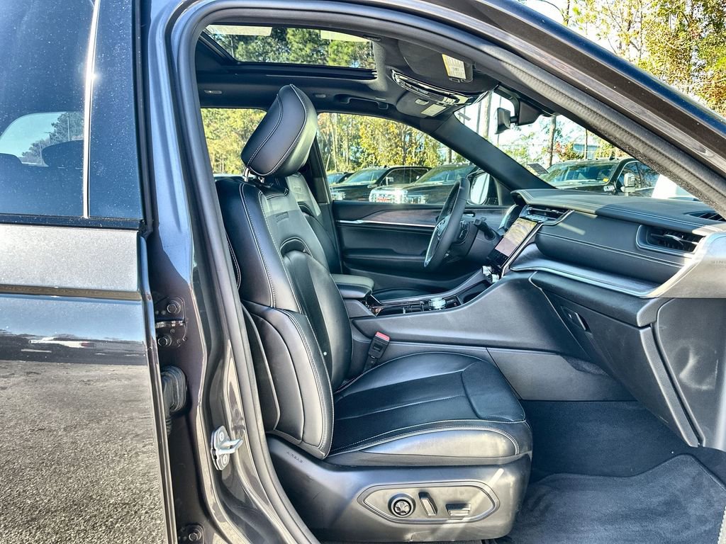 Used 2022 Jeep Grand Cherokee Overland image 29