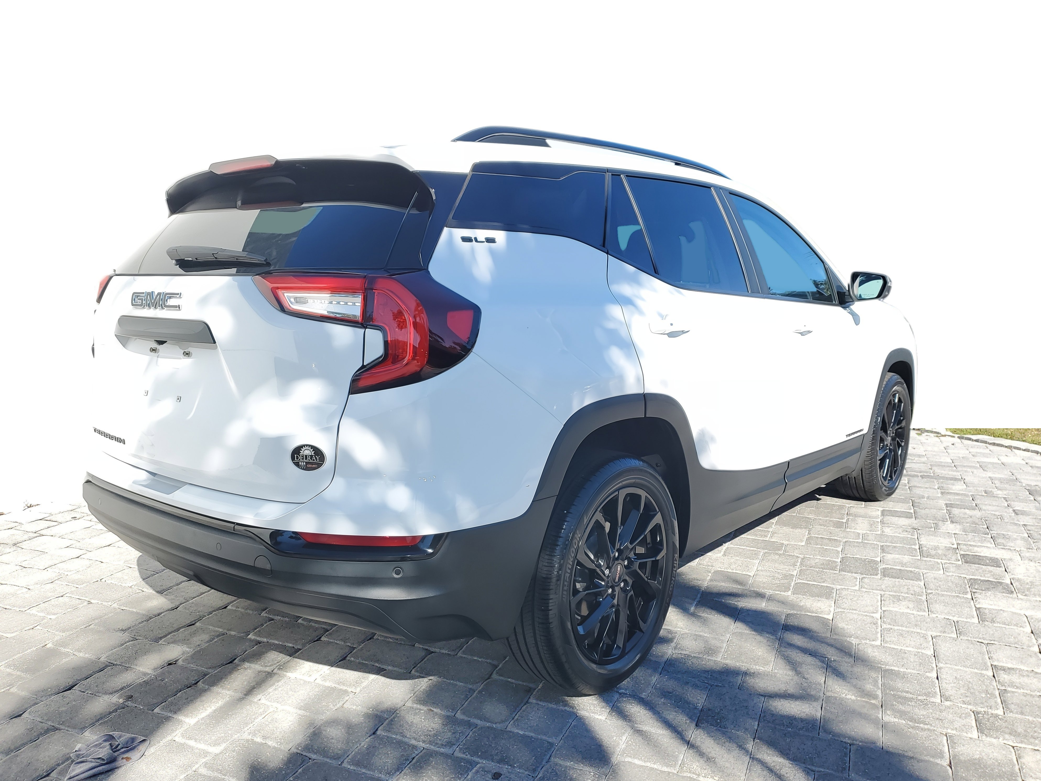 Used 2023 GMC Terrain SLE w/ Driver Convenience Package image 6