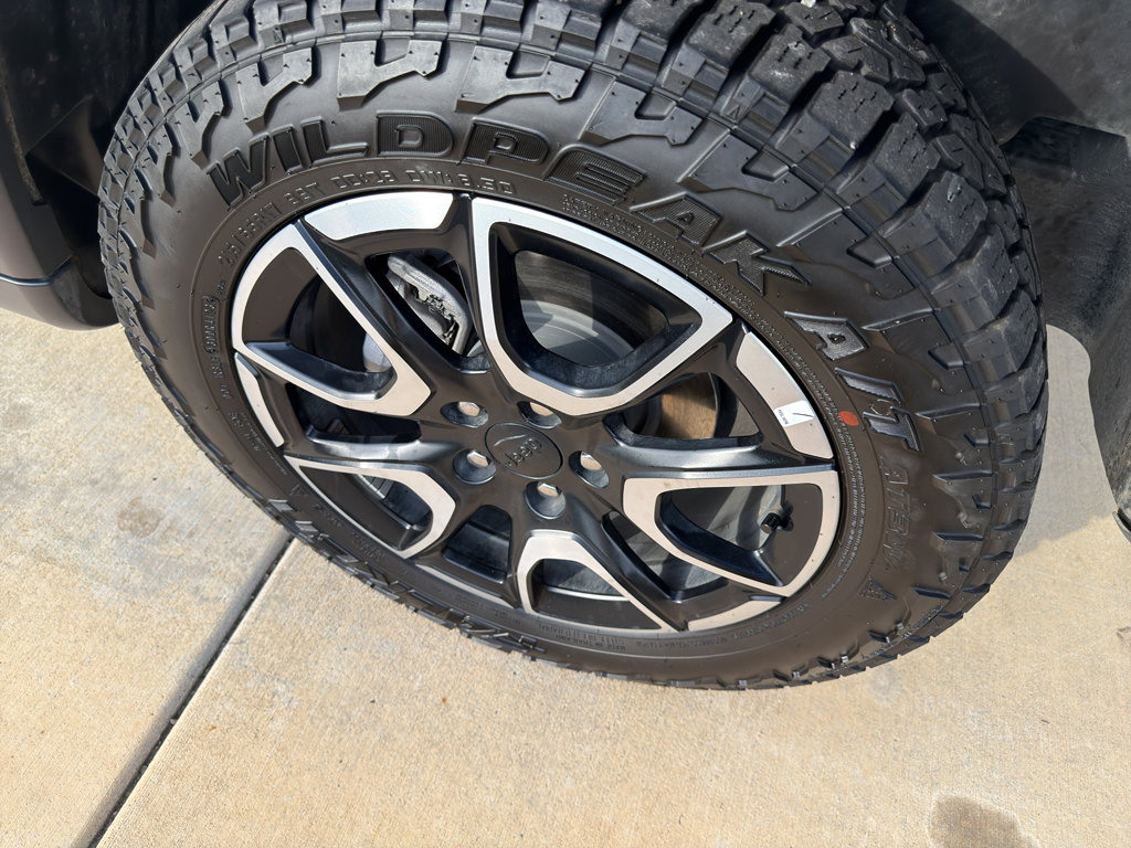 Used 2024 Jeep Compass Trailhawk image 8