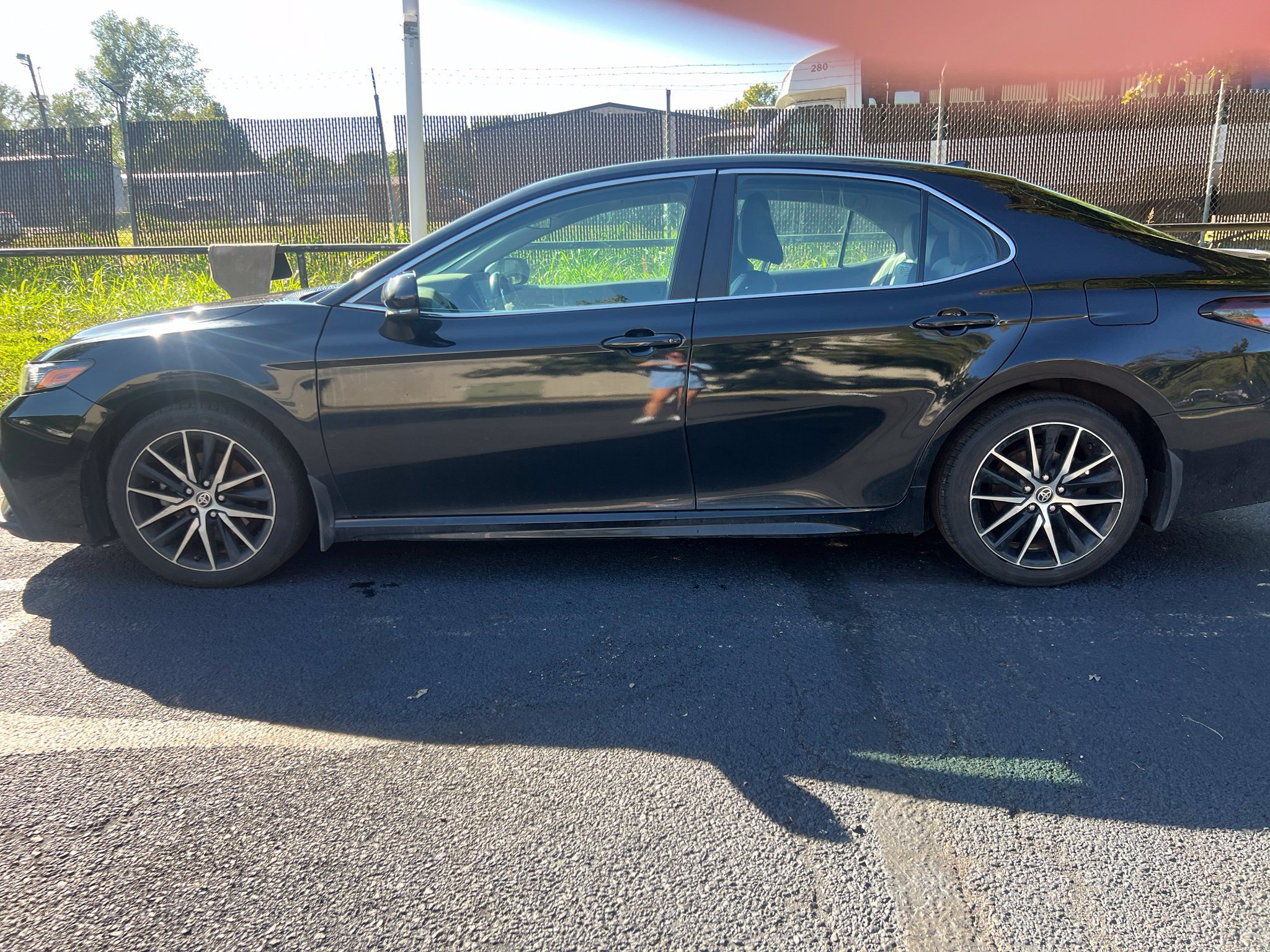 Used 2022 Toyota Camry SE FWD image 9