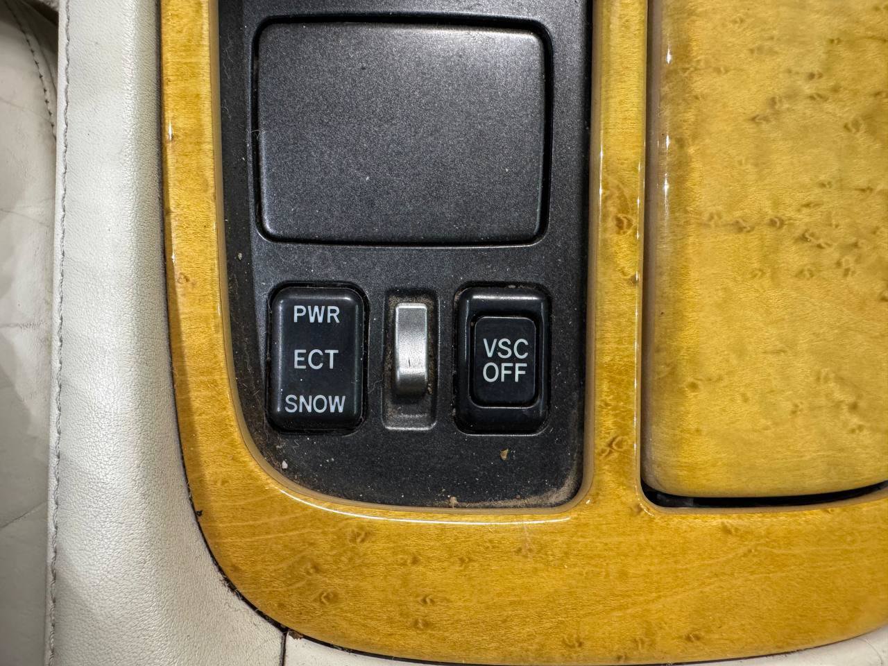 Used 2004 Lexus SC 430 Convertible RWD image 32